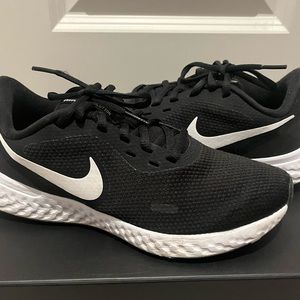 Nike Revolution Sneakers